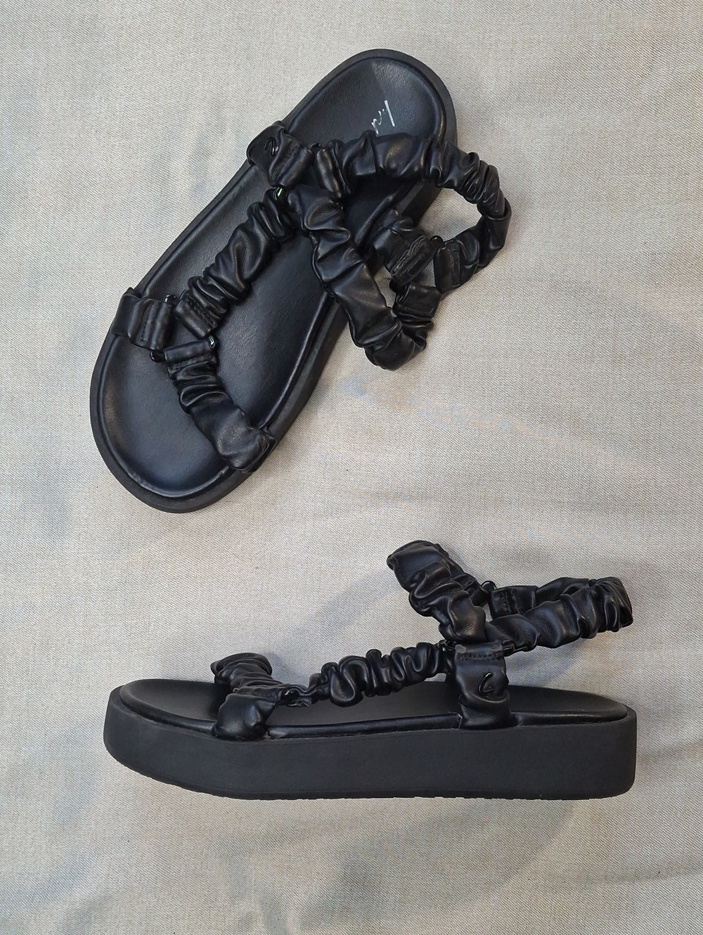 Circus NY Black Ruched Strappy Platform Sandals Size 6.5 Flatform Scrunched